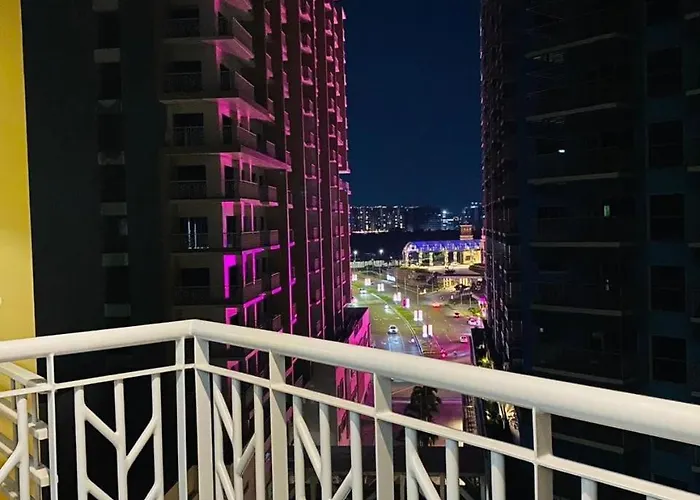 Savvy 3br Near Okada *